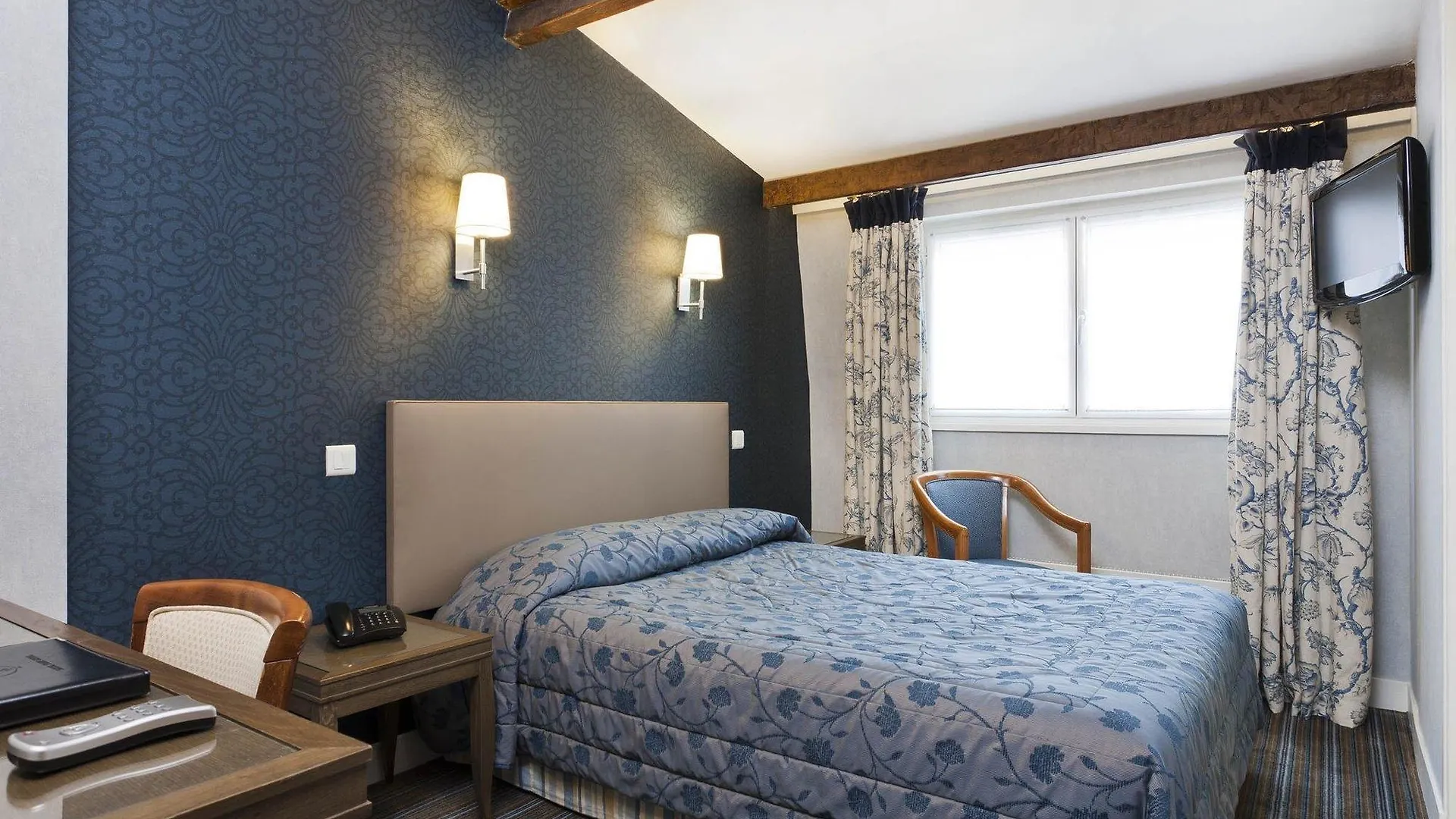 Passy Eiffel Hotel 3*