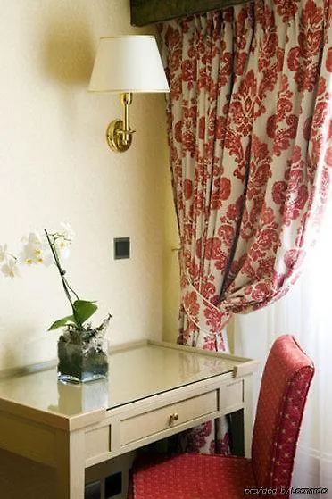 Passy Eiffel Hotel 3*