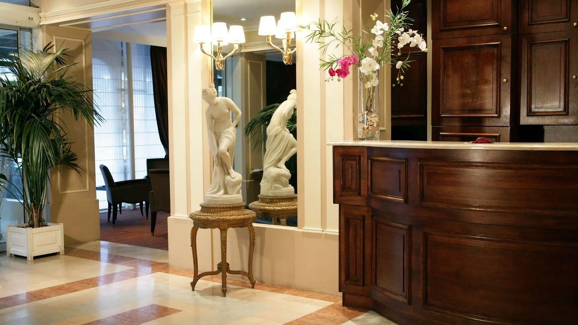 Passy Eiffel Hotel 3*